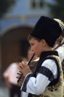 Singer of wooden flute